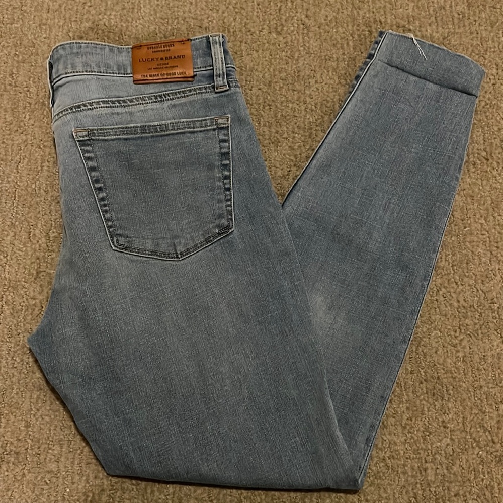 Lucky Brand Medium/Light Wash Jeans size 6 / 28
